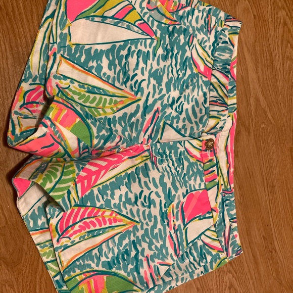 I have several pieces of Lilly Pulitzer short range from size 0 to 00 - Picture 8 of 10